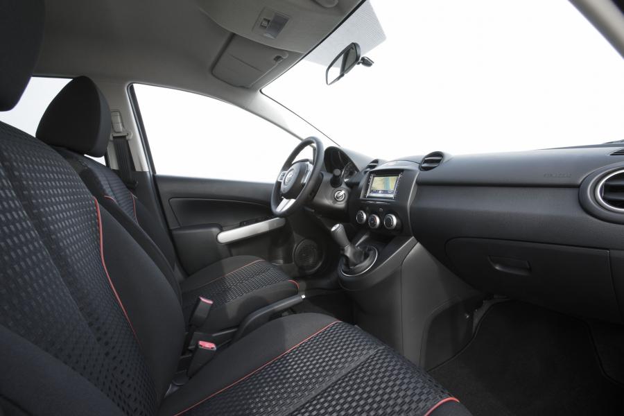  Mazda2 Edition 40 2012 года  (фото 2 из 8)